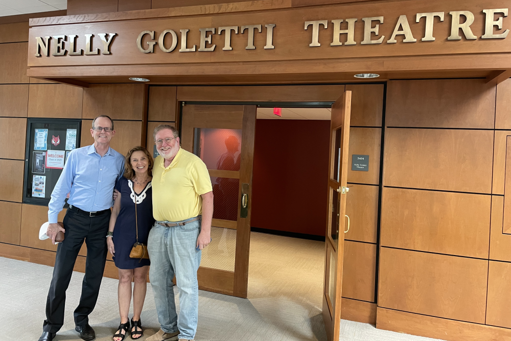 Elizabeth (“Beth”) Marshdoyle ’75 and James (“Jay”) A. Doyle ’75 returned to campus in September 2021 to meet the inaugural recipient of the scholarship they have endowed. They also met up with former classmate Bob Lynch ’75 at the Nelly Goletti Theatre. Beth was active in children’s theatre at Marist.